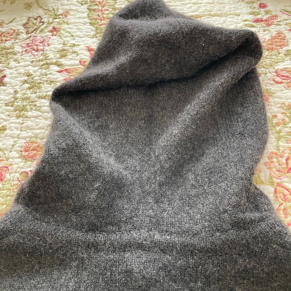 Gray Hooded Cashmere Zip-Up Sweater with Front Pockets - Picture 6 of 6